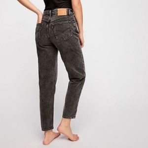 Levi’s Mom Jeans size 25 high waisted tapered